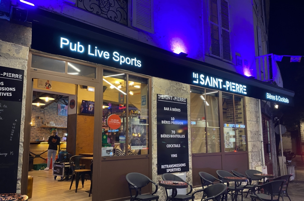 Pose lambrequins lumineux Le Saint-Pierre à Saumur