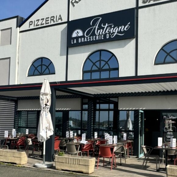 Réalisation pergola pour la Brasserie d'Antoigné à Saint-Jamme-sur-Sarthe