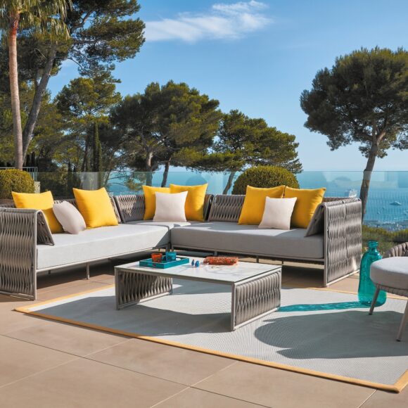 Salon de jardin Linconyl avec coussins jaunes