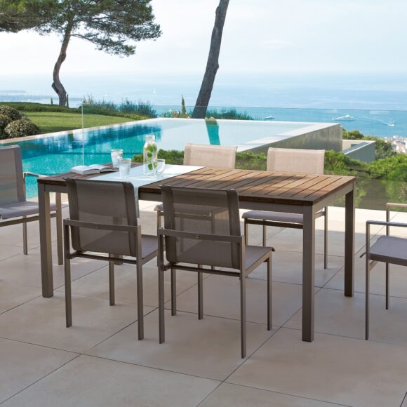 Mobilier table de jardin marron Linconyl