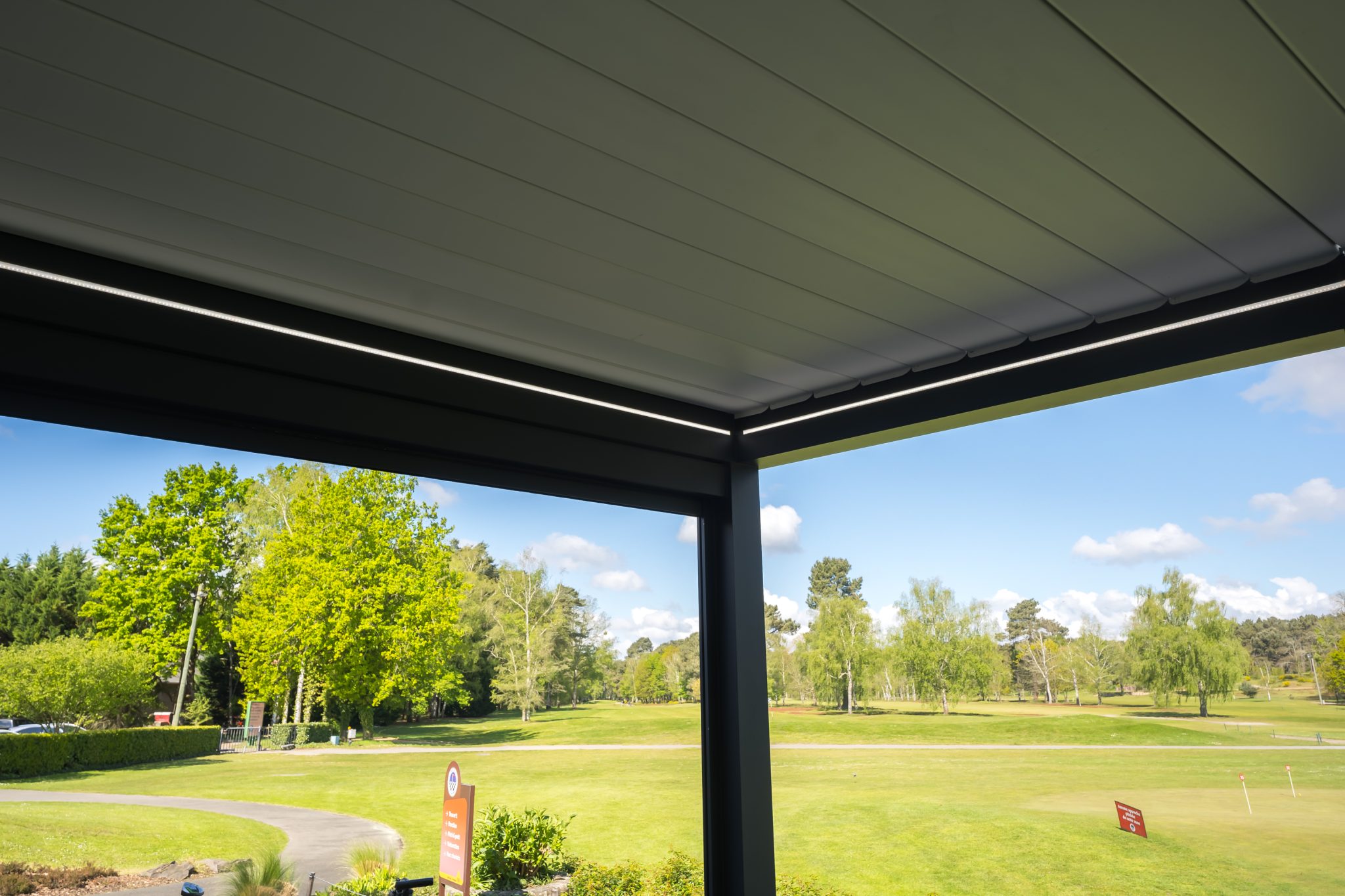 Golf De Mulsanne pergola bioclimatique