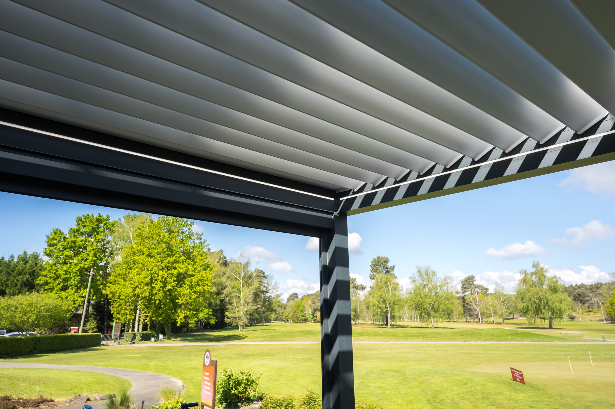 Golf De Mulsanne pergola bioclimatique