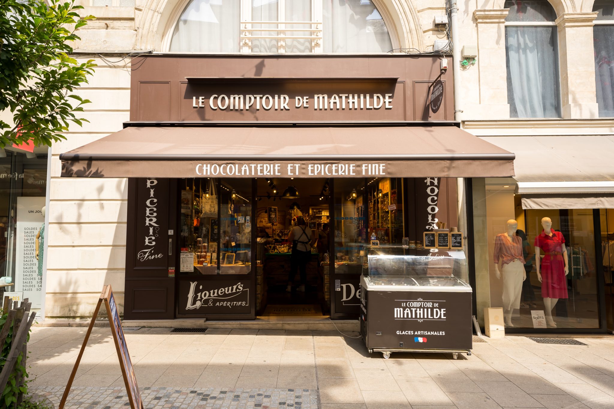 Store-banne-comptoir-mathilde-1