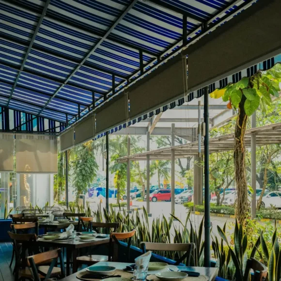Store banne terrasse couverte restaurant laval
